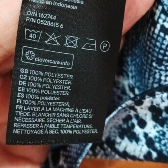 H & M shades of blue snake print cami/tank size 4 - Picture 4 of 6